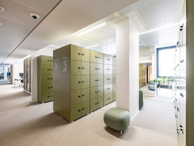 Aménagement d'un espace de travail avec des casiers