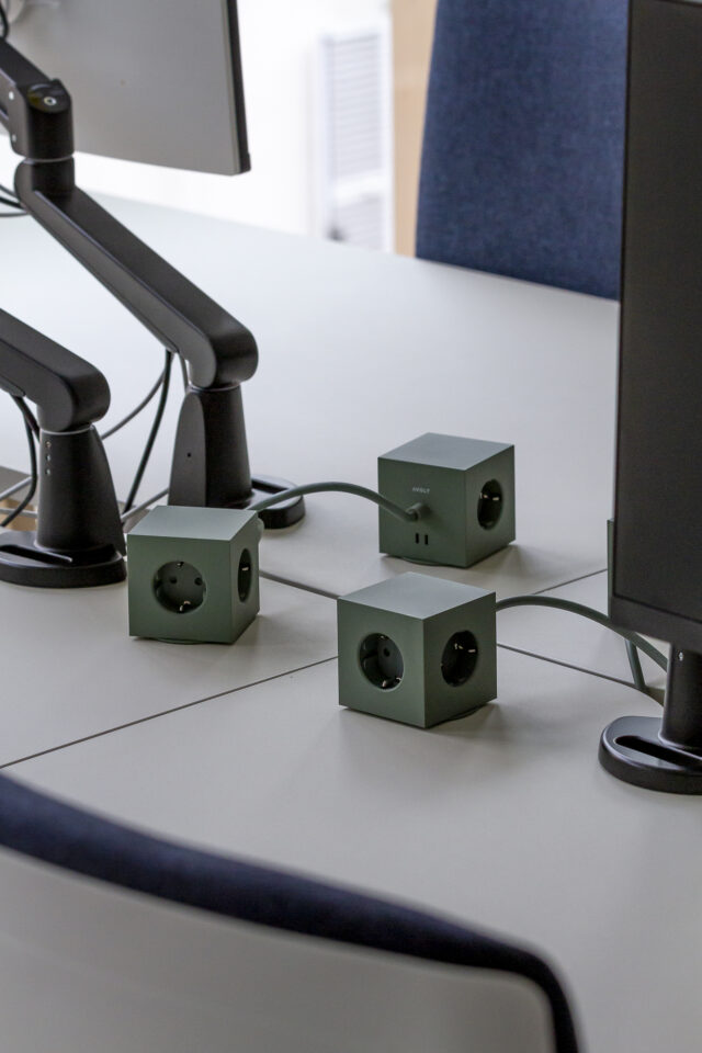 Accessoires connectiques pour un aménagement en Flex office