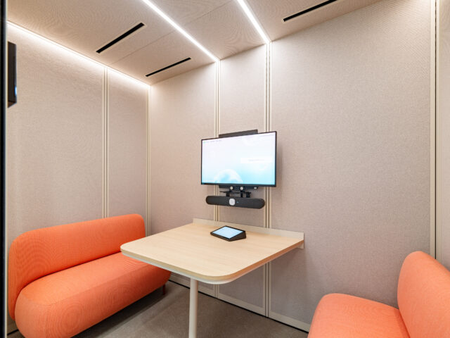 Installation travail hybride pour un aménagement de bureaux en flex office